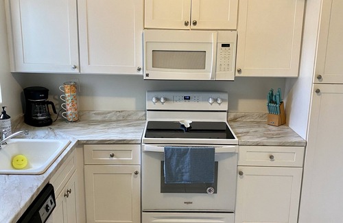 Garden Isles House | Pompano Beach oasis on the canal! Minutes from the beach.