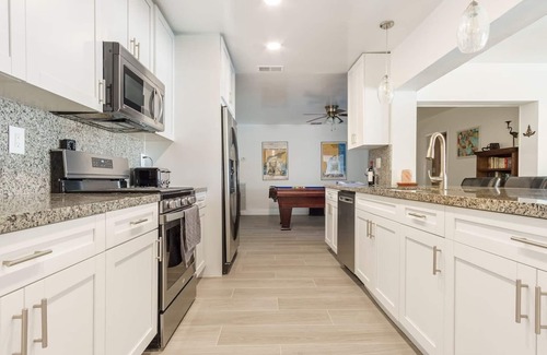 Garden Isles House | Pompano Beach waterfront, Purely So Florida! Pool, King, Paddleboard, Beach