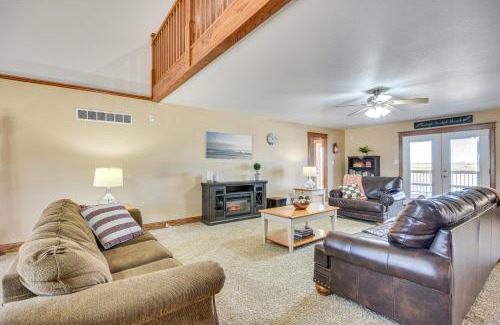 Fortuna House | Pond Access and Fishing Cedar Lodge in Versailles