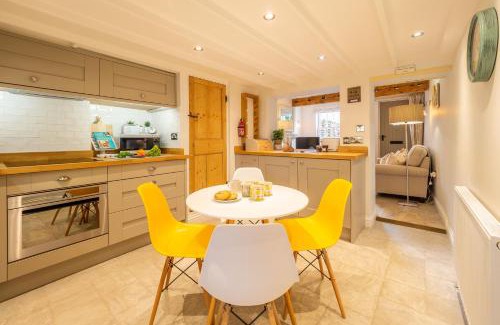 Docking House | Pond Cottage