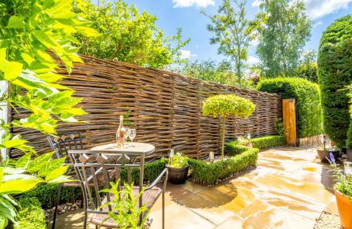 Docking House | Pond Cottage