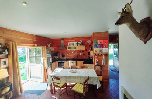Toury-sur-Jour Cottage | Pond, Forest, boat