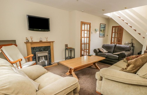 Thirsk Cottage | POND VIEW, family friendly, character holiday cottage in Thirsk