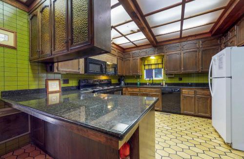 Sierra Cedars House | Pond View Lodge