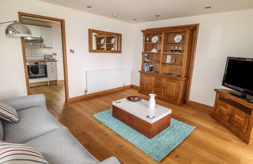 Cuckney Cottage | POND VIEW, with a garden in Cuckney