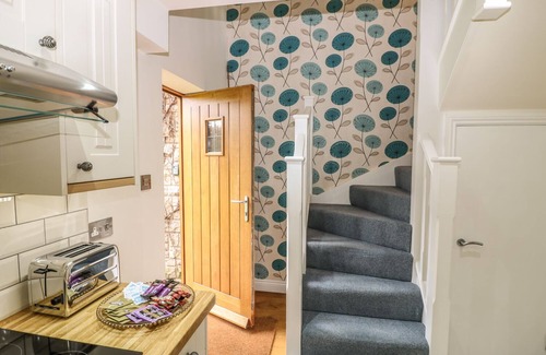 Cuckney Cottage | POND VIEW, with a garden in Cuckney