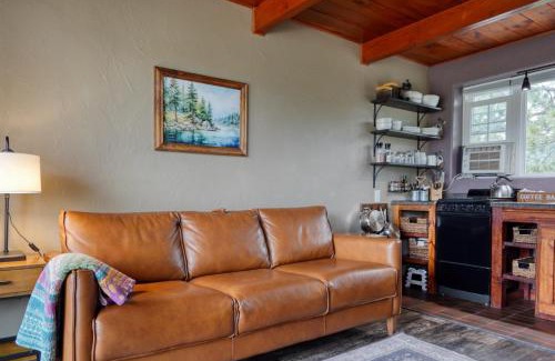Hot Springs House | Ponderosa Cabin at Highland Meadows