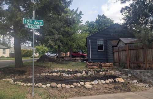 West Spokane House | Ponderosa patio with AC, WiFi, mins from airport, downtown & arboretum