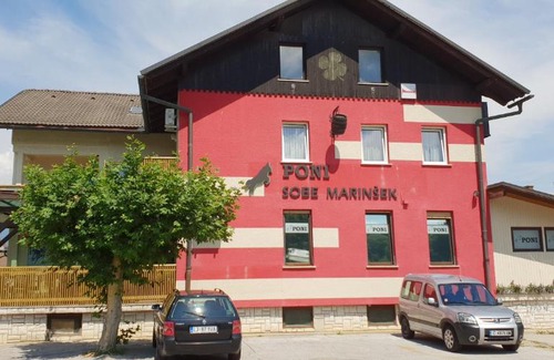Naklo Bed & Breakfast | PONI NAKLO - Sobe Marinšek