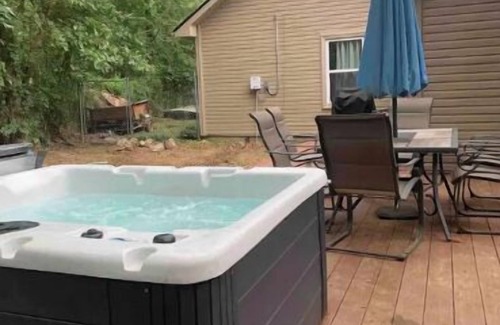Jones Mills House | POOL, 5 bed 2bath in Diamondhead Resort, hot tub, golf course, pet friendly!