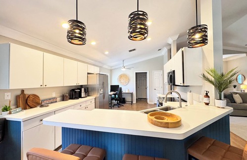 Three Oaks House | Pool, Amenities, Close to Shopping, Entertainment & more at Robs Gulf Retreat!