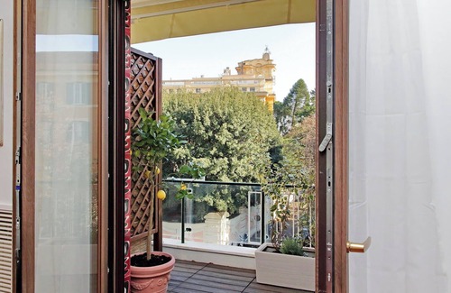 Quartiere Coppede Apartment | POOL and BALCONY- LUXURY APARTMENT - JACUZZI -WiFi-AirCondition