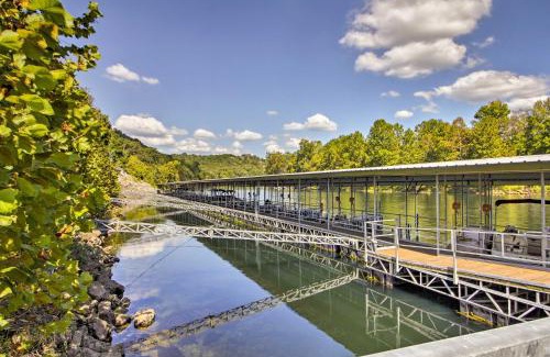 Table Rock Apartment | Pool and Dock Access Resort Condo in Branson