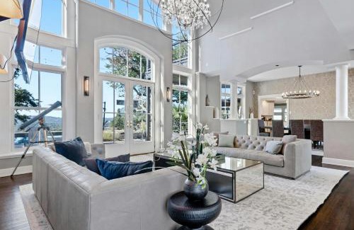 Glenlake House | Pool, Cabana & Amazing Views - Picturesque Point