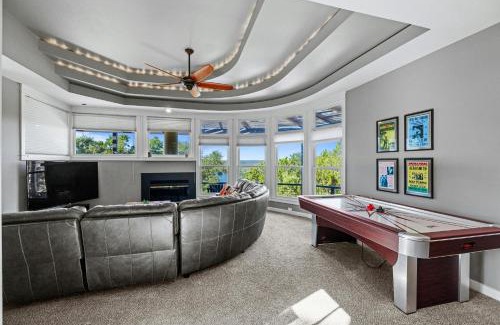 Glenlake House | Pool, Cabana & Amazing Views - Picturesque Point