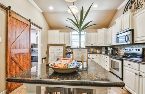 Lubbock House | POOL, Firepit, Gameroom, Great for Families