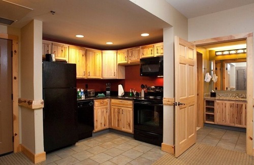 Blodgett Mills Condo | Pool, Hot Tub, Gym & Arcade | Suite + Fireplace