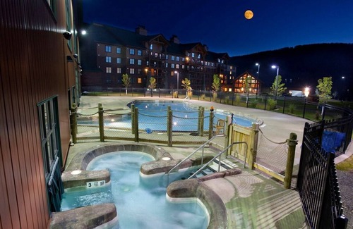 Blodgett Mills Condo | Pool, Hot Tub, Gym & Arcade | Suite + Fireplace