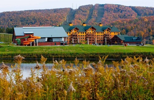 Blodgett Mills Condo | Pool, Hot Tub, Gym & Arcade | Suite + Fireplace