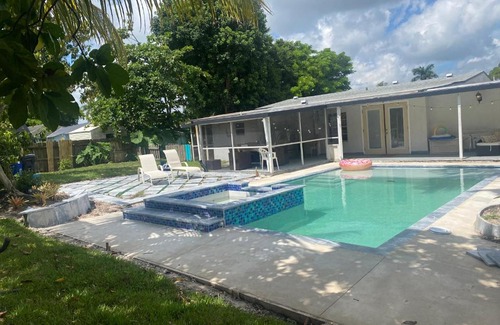 Florida Gardens Apartment | Pool House, Hot Tub, Fire Pit, and Gazebo