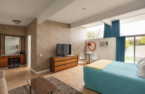 Desert Park Estates Hotel | Pool, Private Terrace | King Suite at Monkey Tree