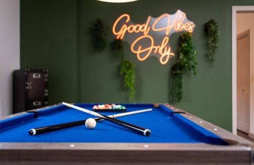 Massanutten House | Pool Table Movie Theater Fire Pit
