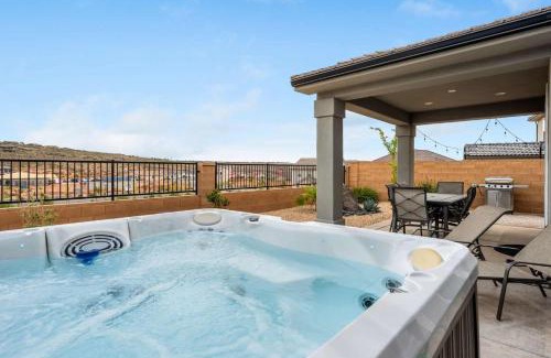 Washington House | Pool View at Paseos townhouse