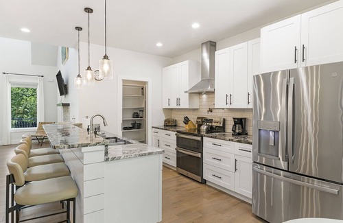 Avery Creek House | Pools of Sunshine by Carolina Mornings | Pool, Hot Tub♨️ & Views +Biltmore Pass