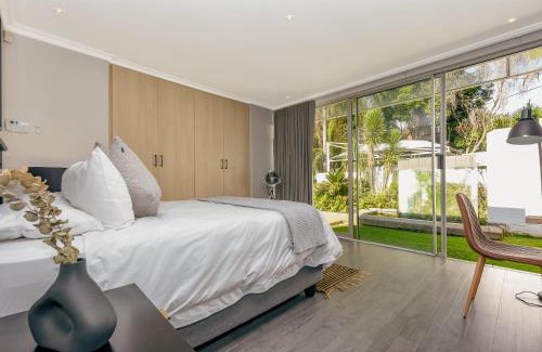 Northcliff Apartment | Poolside Condo