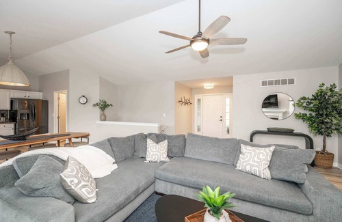 Walton House | Poolside Paradise Near the Ark