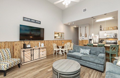 Corpus Christi House | Poolside Paradise w Private Patio—Paws-itively Perfect for You and Your Pet