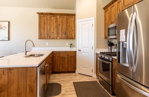 Sienna Hills House | Poolside Retreat Dog Friendly!