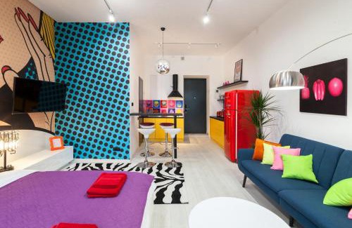 Lviv City Center Apartment | POP ART flat near Opera-Self Check-in & NETFLIX