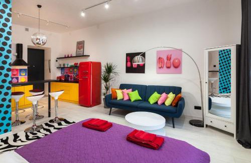 Lviv City Center Apartment | POP ART flat near Opera-Self Check-in & NETFLIX