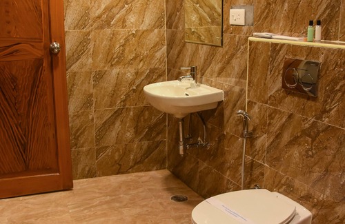 Uttukuli Hotel | Poppys Tower