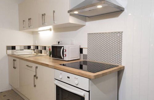 Beganne Apartment | Port de Folleux, waterfront accommodation with terrace in wooded garden