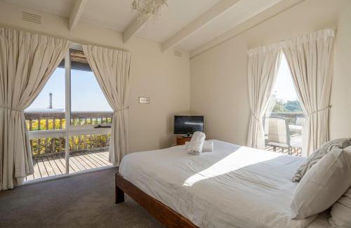 Mount Martha House | Port Philip Panorama - Bayview Retreat and Pool Bliss