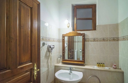 Portaria Bed & Breakfast | Portaria Pool Gem - Palladio Superior Haven