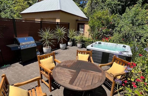 Albury House | Porters Cottage Classic