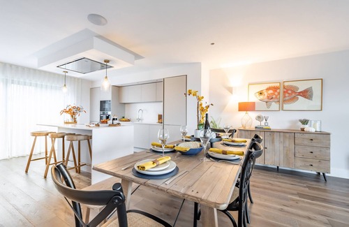 Porth Cottage | PORTH BEACH VILLA, pet friendly, luxury holiday cottage in Newquay