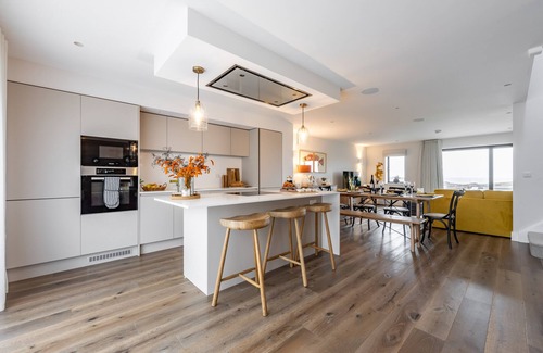 Porth Cottage | PORTH BEACH VILLA, pet friendly, luxury holiday cottage in Newquay