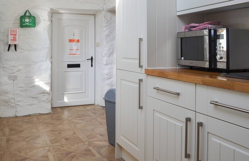 Garn Fadryn Cottage | Porth Cormon Farmhouse