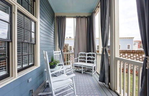 Hitch Village - Fred Wessels Homes Apartment | Portside Retreat @ Trustees' Garden