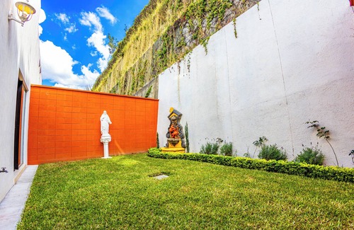 Mixco House | Posada Doña Lucilia. Comfort, elegance and beauty. Your home away from home.