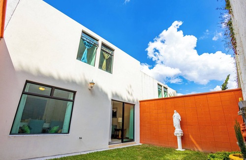 Mixco House | Posada Doña Lucilia. Comfort, elegance and beauty. Your home away from home.