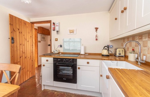 Stiffkey Cottage | Post Box Cottage - a self catering cottage that sleeps 4 guests in 2 bedrooms