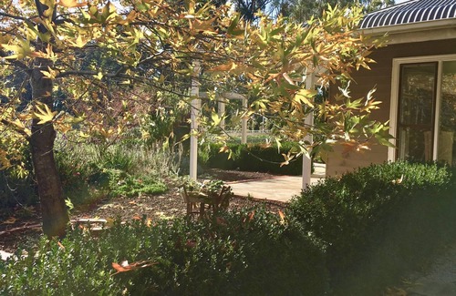 Ross Creek Cottage | Post Office Cottage- relax in peaceful surrounds.