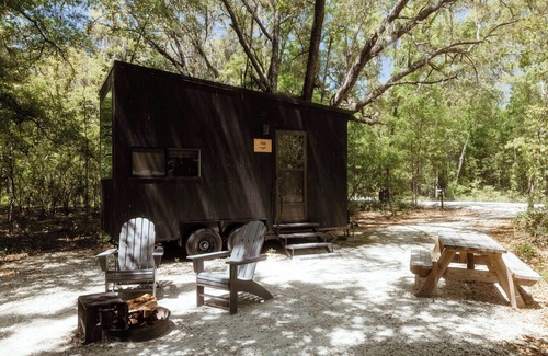 Larue Cabin | Postcard Cabins Piney Woods