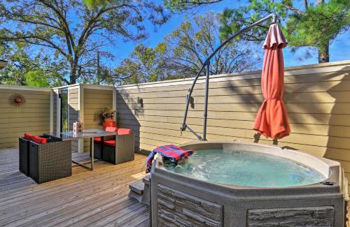 Pottsboro House | Pottsboro Home on 2 Acres with Hot Tub, Near Marina!
