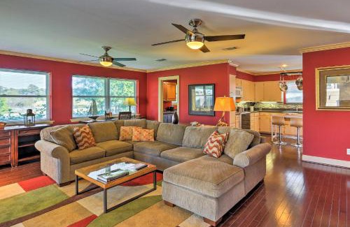 Pottsboro House | Pottsboro Home on 2 Acres with Hot Tub, Near Marina!
